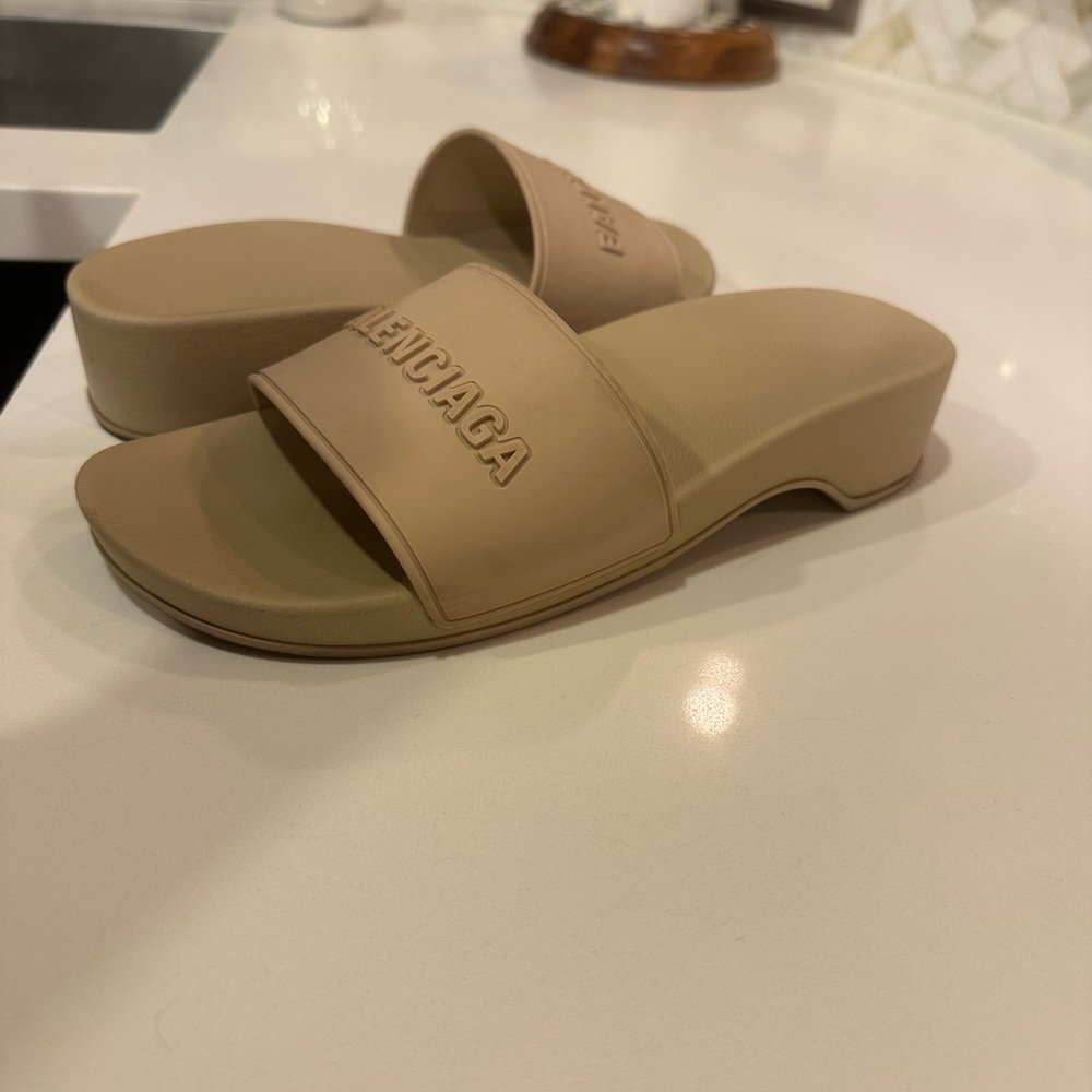 Balenciaga Pool Slides - Picture 14 of 15